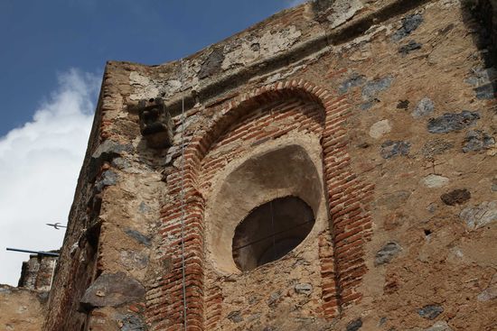 Esparragalejo - Kirche Ntra. Sra. de la Concepcion - Fenster maurischen Ursprungs
