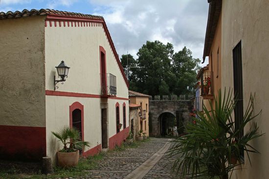 Castillo de Alba - Dorfstraße zum Burgtor