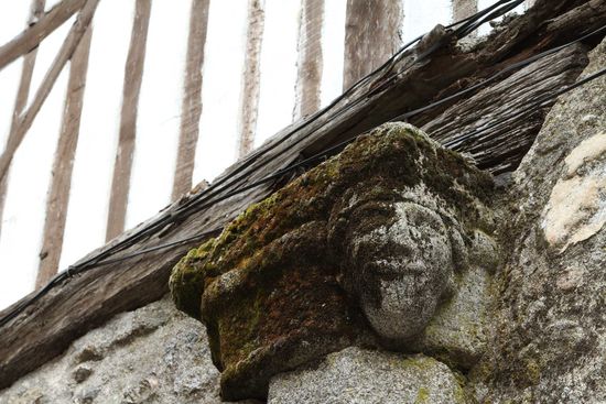 Kapitell mit Gesicht