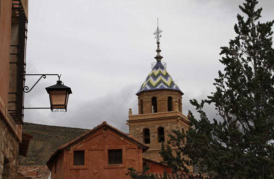 Albarracin - verziertes Dach der Kathedrale