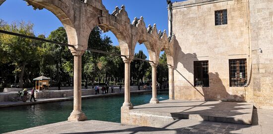 Die Rizvaniye Vakfi Camii mit Medresse