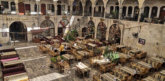 Auch in einem Hani - einer alten Karawanserei lässt sich eine gemütliche Teepause einlegen.