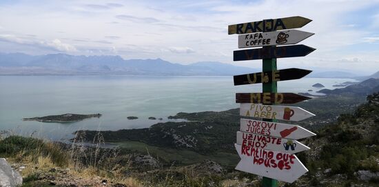 Gtränkeauswahl und Aktivitäten am Skadar-See