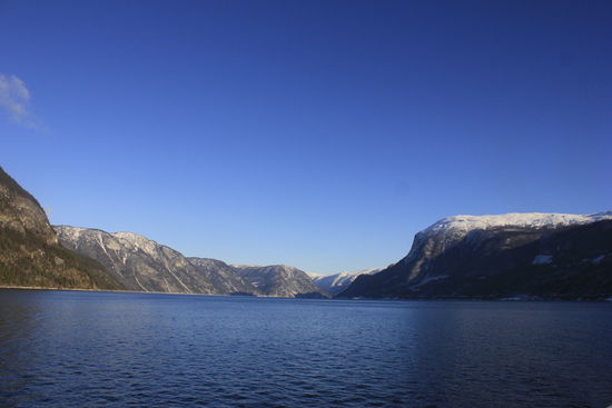 Mit der Fähre über den Fjord
