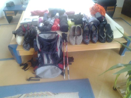 Dieser Krempel soll also in den Rucksack,  na dann "prost mahlzeit".
Die Aufnahmen werden schon noch besser, hoffe ich