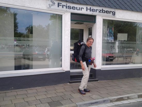 Abmarsch beim ehemaligen Laden meiner Renate