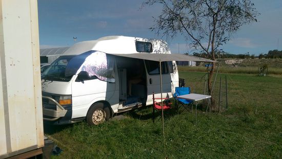 Erdbeerfarm 
HOME SWEET HOME
Dennis und ich waren die Einzigen, die im Auto geschlafen haben. Die anderen haben alle in Kontainern geschlafen.