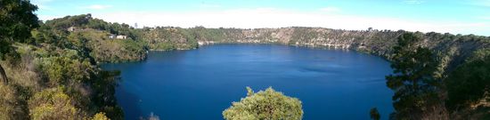 Mount Gambier - The Blue Lake
Die Blautöne erstrahlen nur so richtig im Sommer. Ursprünglich war es ein Vulkan.
