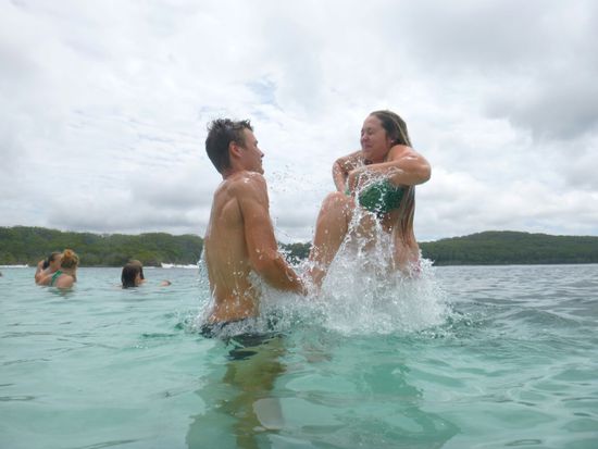 Fraser Island Tour - Lake McKenzie- Yeah! 