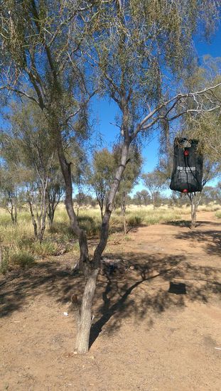 Alice Springs - Campingdusche Deluxe  Man wird erfinderisch