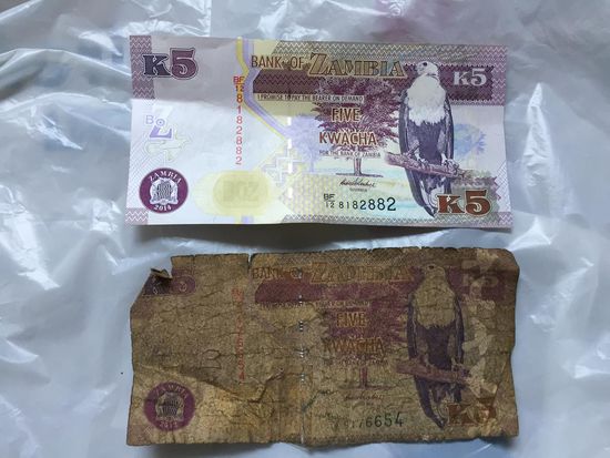5 Kwacha Schein, neu und alt