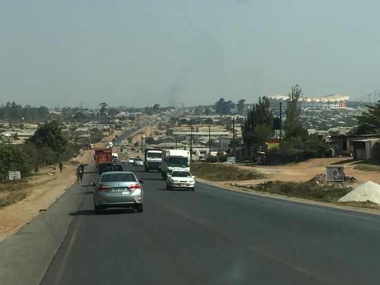 Lusaka, rechts das Stadium