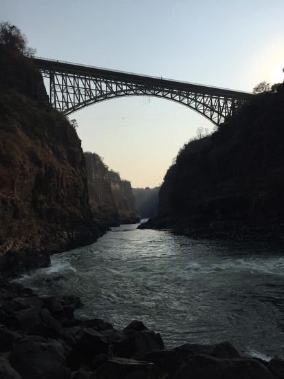 Boiling Pot und Eisenbahnbrücke