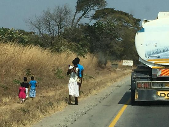 Alltag an den Straßen (der Lkw fährt 80 Km/h)