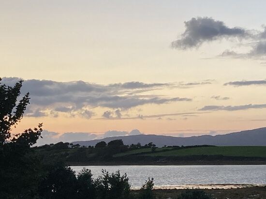 Abendstimmung vor dem Zimmerfenster