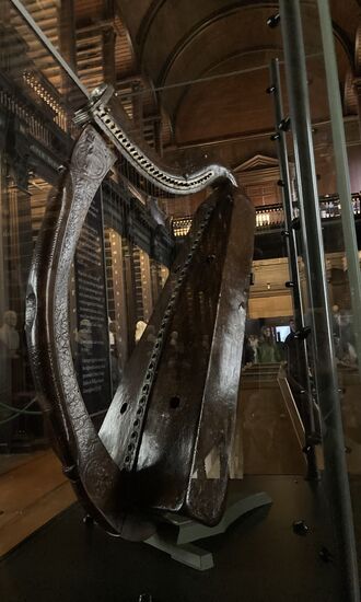 Brian Boru Harp 
Älteste Harfe Irlands, Trinity College