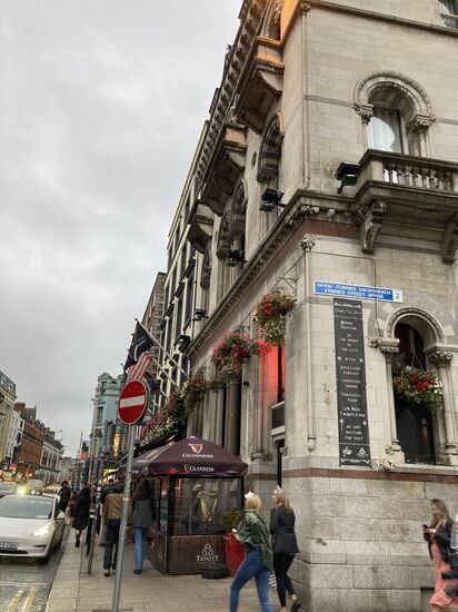 Trinity Bar in der Fownes Street Upper