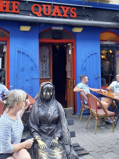 Statue „Galway Girl“
