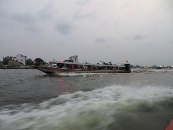 Taxi-Boot auf dem Chao Phraya