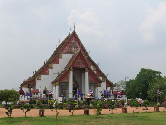 Viharn Phra Mongkol Bophit