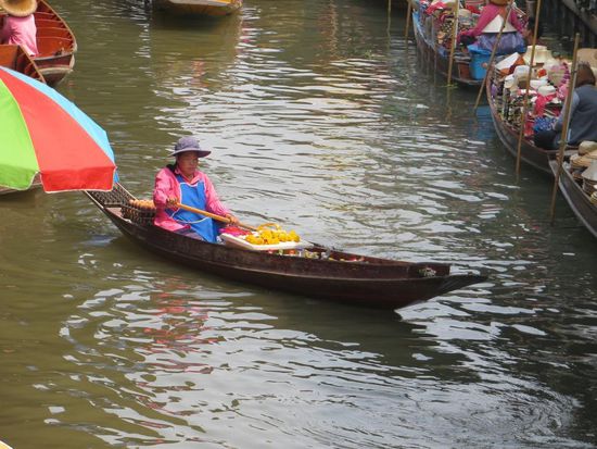 Damnoen Saduak Floating Market