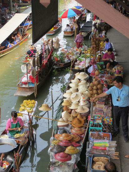 Damnoen Saduak Floating Market