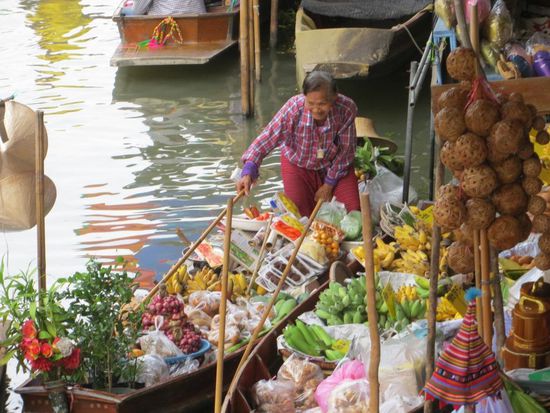 Damnoen Saduak Floating Market