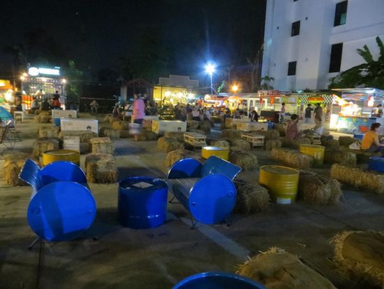 Foodcourt auf dem Nachtmarkt