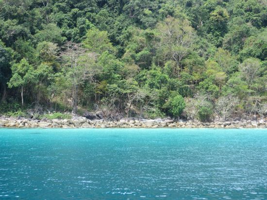 Weiße Strände und türkis-farbenes Meer