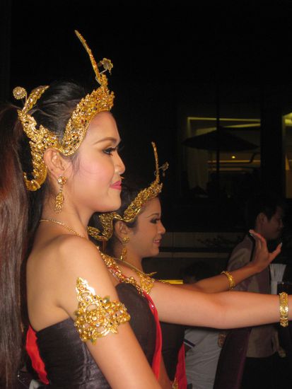 Tänzerinnen an Board