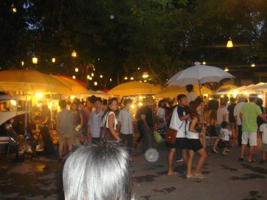 Auf dem Cicada Markt