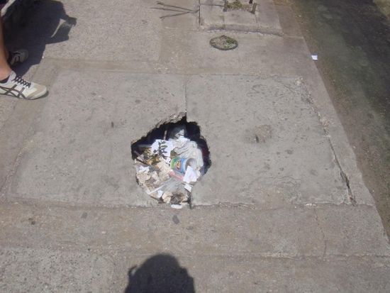 Rießige Schlaglöcher auf dem Malecon