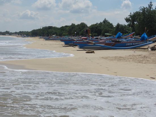 Fischerboote am Strand von Jimbaran