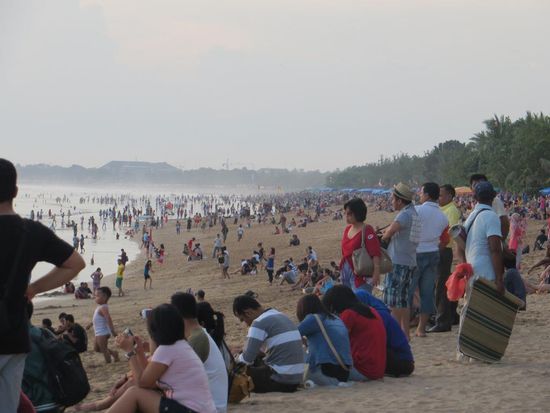 Überfüllter Kuta-Beach