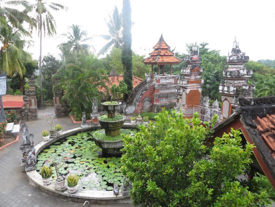 Brahma Vihara Arama Tempel