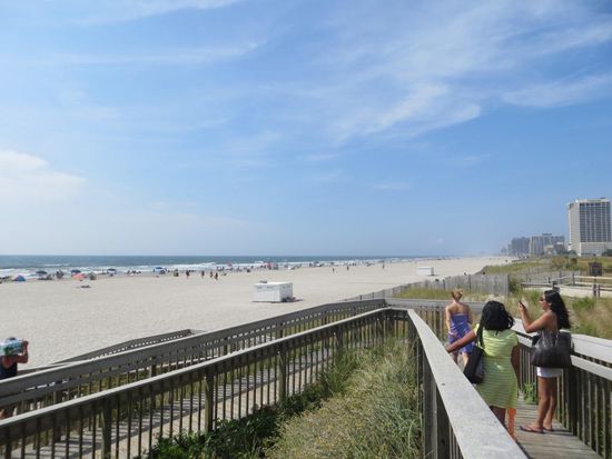 ...und der schöne breite Sandstrand.