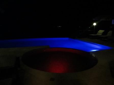 Pool bei Nacht