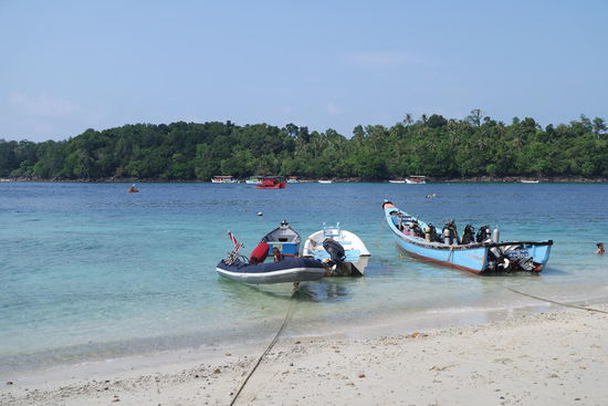 Tauchboote von Rubia Tirta Divers