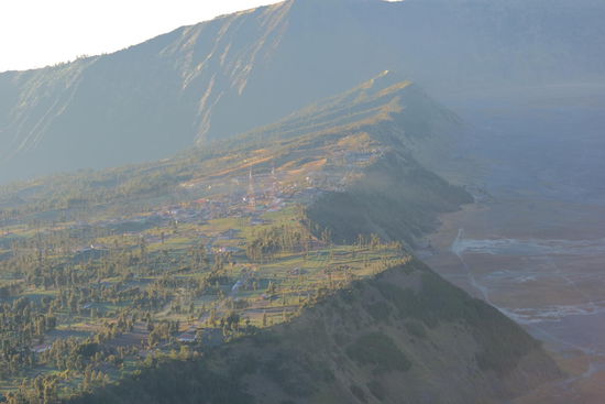 Cemoro Lawang aus der Ferne