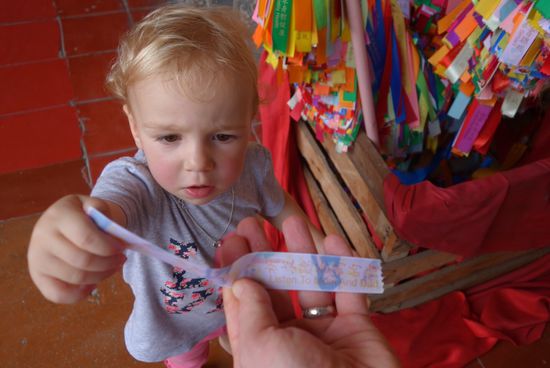 Der Zettel für den Wunschbaum war uns 1 RM wert: Listen to Mom and Dad