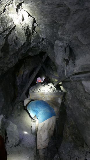 Mineros bei der Arbeit