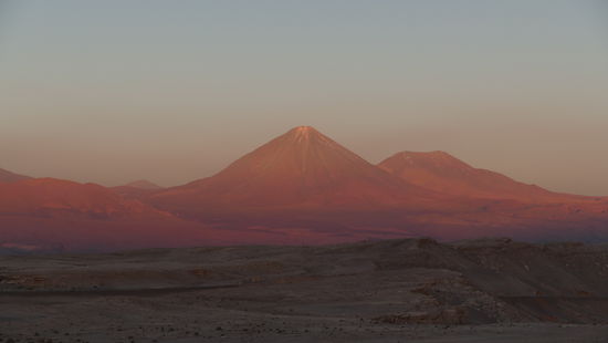 Vulkan Licancabur während des Sonnenuntergans