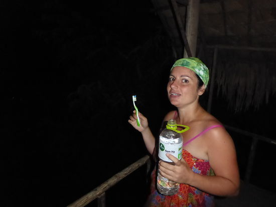 Zähneputzen im Dschungel... ein Waschbecken gib es nicht!