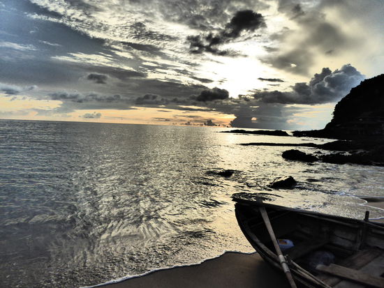 Wir warten auf dem Sonnenuntergang