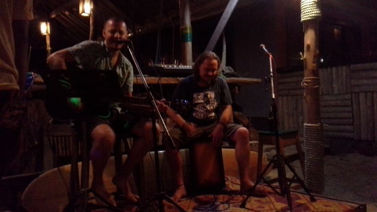 Daniel am Schlagzeug, Torben Gitarre und Gesang