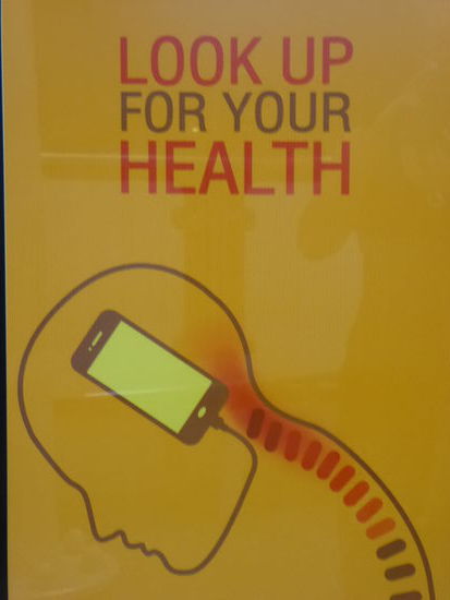 Hier ist der Medienkonsum so extrem, dass man schon Werbung dagegen braucht