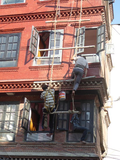 Auf dem Weg: Malarbeiten in der vierten Etage!
Arbeitssicherheit wird groß geschrieben