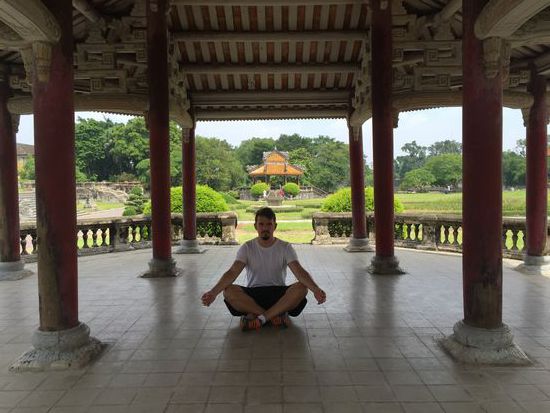 Oooommmm - vormittags ist hier wenig los und man findet sogar Zeit zum meditieren. Oder blöde Fotos machen 