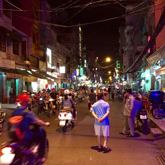 Das nächtliche Treiben auf Saigon's Straßen