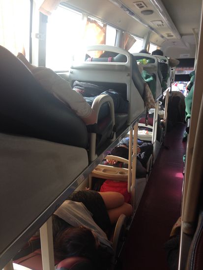 Blick in den Sleeping Bus. Ich hatte absolute Horrorvorstellungen von ekligem Interieur, holpriger Fahrt und und und...ich bin angenehm überrascht 